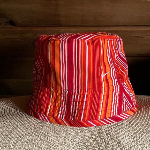 NIKE Reversible Bucket Hat - Picture 3 of 6